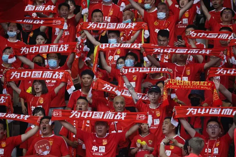 足球比赛球队怎么打的
